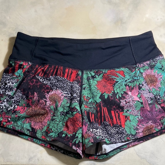 lululemon athletica Pants - Lululemon Hotty Hot Floral Women's Shorts Size 4- Look New!